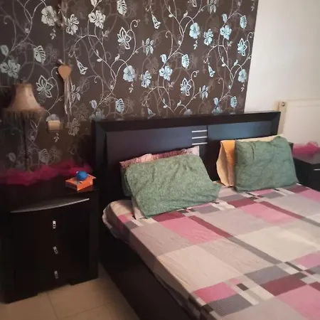 πολυτελης Apartment
